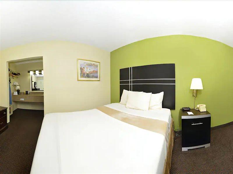 Days Inn Oil City Conference Center 외부 사진