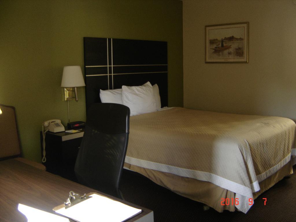 Days Inn Oil City Conference Center 외부 사진