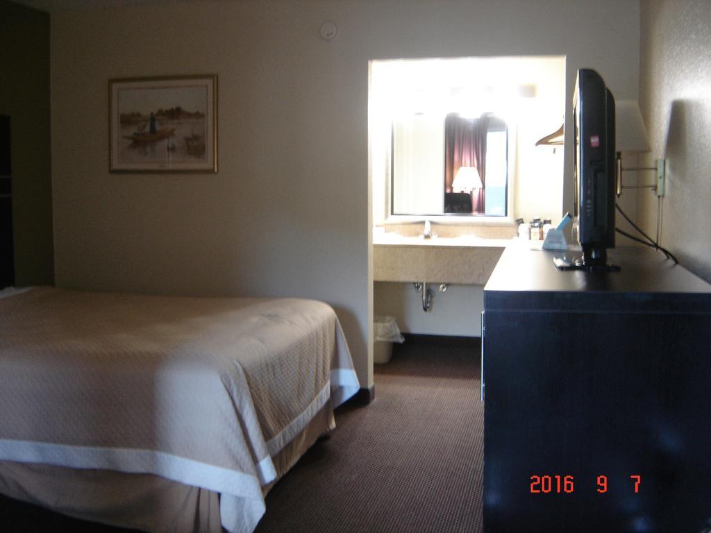 Days Inn Oil City Conference Center 외부 사진