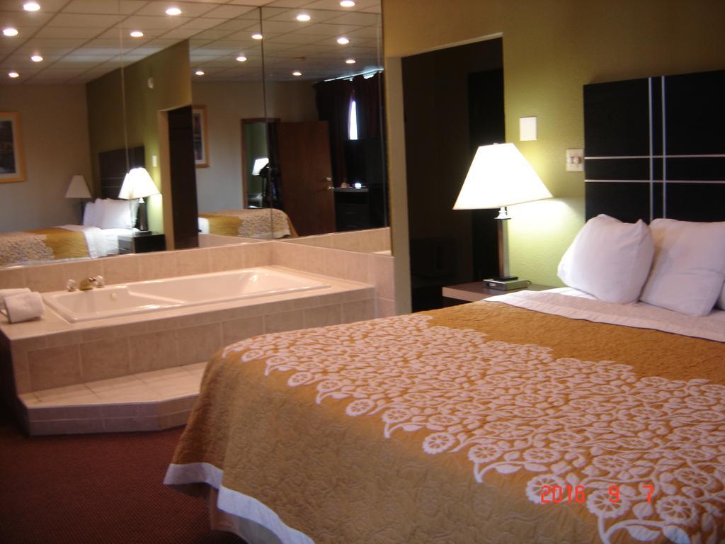 Days Inn Oil City Conference Center 외부 사진