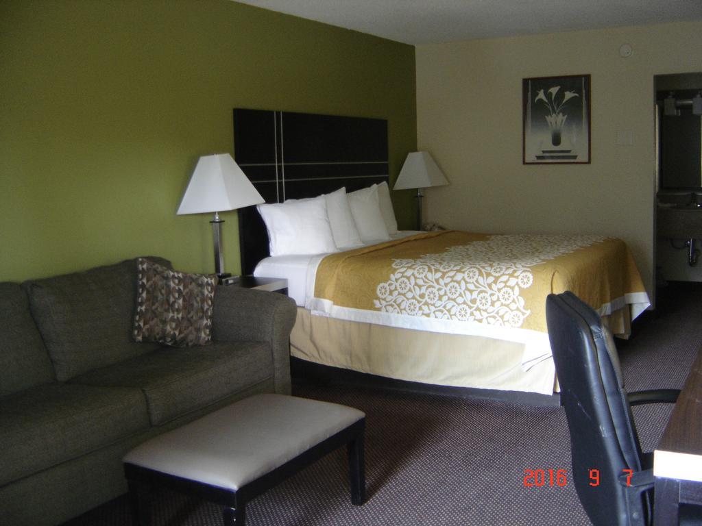 Days Inn Oil City Conference Center 외부 사진